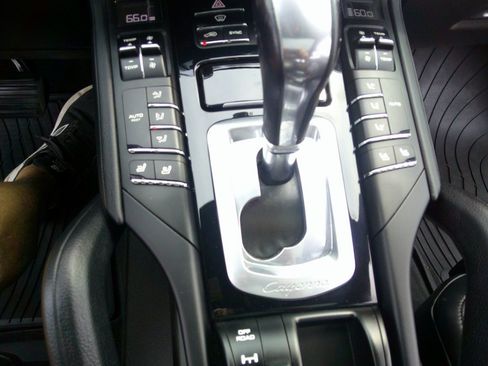 Used 2017 Porsche Cayenne Platinum Edition AWD/4WD image 36