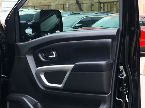 Used 2020 Nissan Titan SV w/ SV Convenience Package image 29