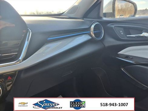 Used 2025 Chevrolet Trax LT w/ Driver Confidence Package image 19