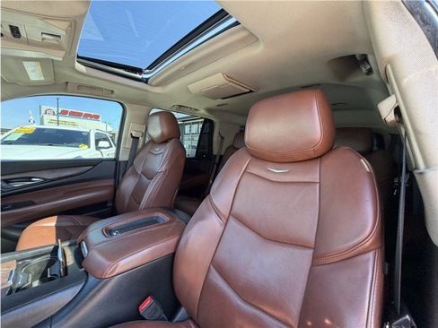 Used 2018 Cadillac Escalade Premium Luxury AWD/4WD image 20