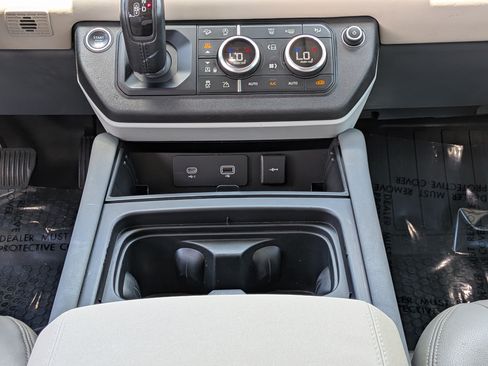 Used 2023 Land Rover Defender 110 SE AWD/4WD image 20