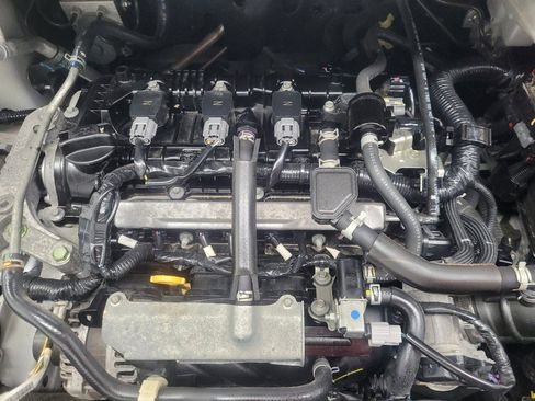 Used 2022 Nissan Versa S FWD image 30