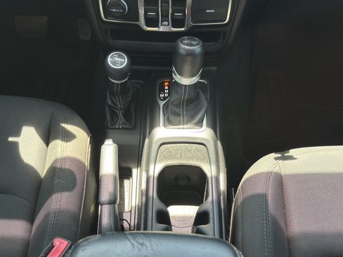 Used 2020 Jeep Wrangler Unlimited Sahara AWD/4WD image 20