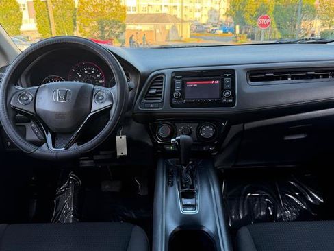 Used 2021 Honda HR-V LX image 23