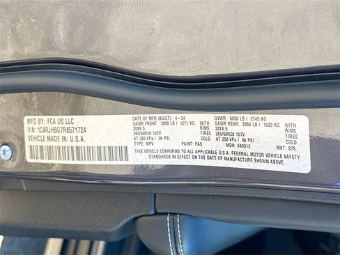 Used 2024 Jeep Grand Cherokee Limited w/ Black Appearance Package image 37