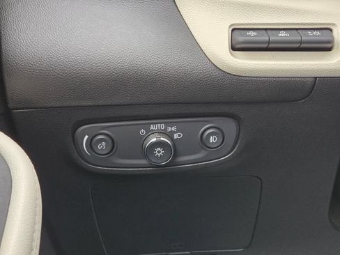 Used 2021 Buick Encore GX Essence w/ Advanced Technology Package AWD/4WD image 24