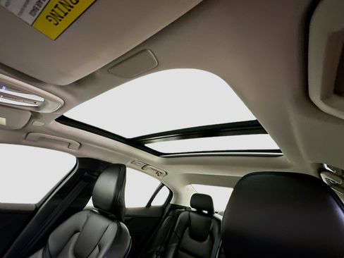 Used 2025 Volvo S60 B5 Core image 27