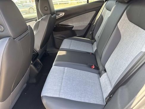 New 2025 Volkswagen ID.4 Pro image 10