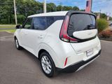 Used 2023 Kia Soul LX w/ LX Technology Package image 5
