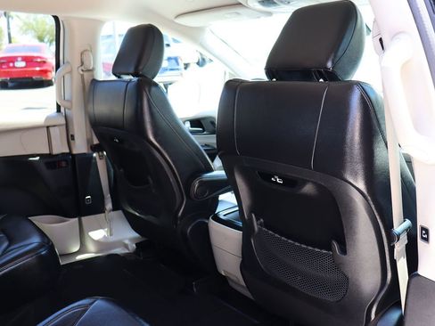 Used 2022 Chrysler Pacifica Touring-L FWD image 30