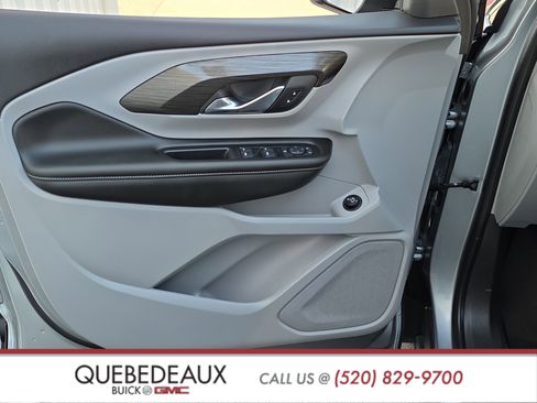 Used 2024 GMC Terrain SLE w/ Driver Convenience Package image 12