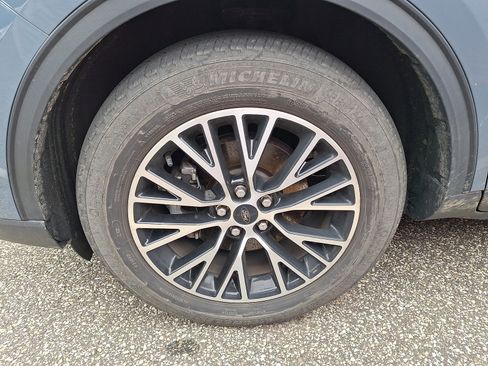 Used 2024 Ford Escape SE image 4