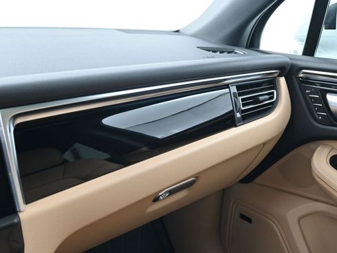 Used 2026 Porsche Macan image 23