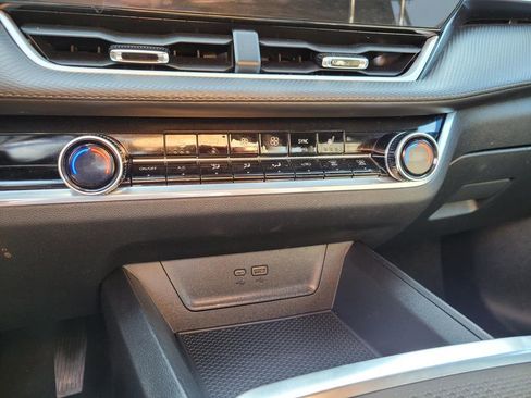 Used 2025 Chevrolet Equinox LT w/ Convenience Package II FWD image 23
