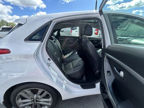 Used 2016 Hyundai Elantra GT w/ Option Group 03 image 17