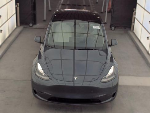 Used 2023 Tesla Model Y Long Range AWD/4WD image 2