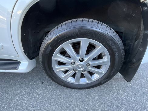 Used 2010 Lexus LX 570 4WD image 43