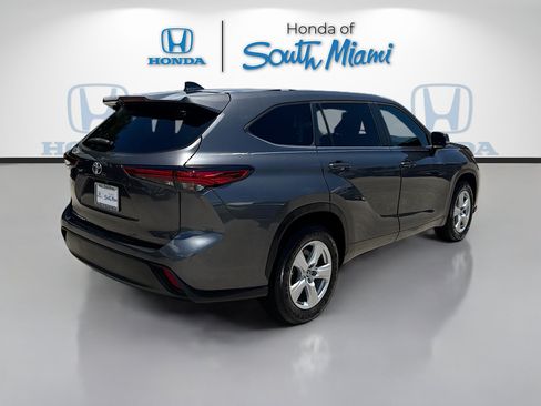 Used 2023 Toyota Highlander L FWD image 7