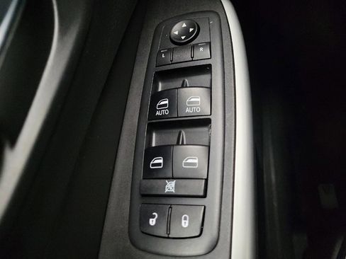 Used 2018 Jeep Cherokee Trailhawk w/ Cold Weather Group image 27