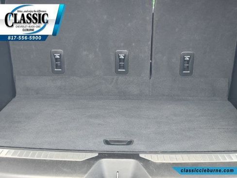 Used 2025 Chevrolet Suburban Premier RWD image 31
