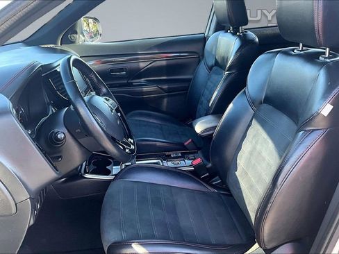 Used 2020 Mitsubishi Outlander LE AWD/4WD image 25