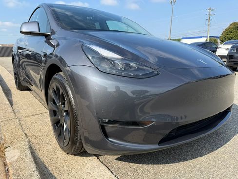 Used 2023 Tesla Model Y Long Range AWD/4WD image 22