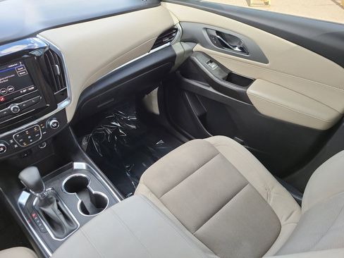 Used 2023 Chevrolet Traverse LS image 11