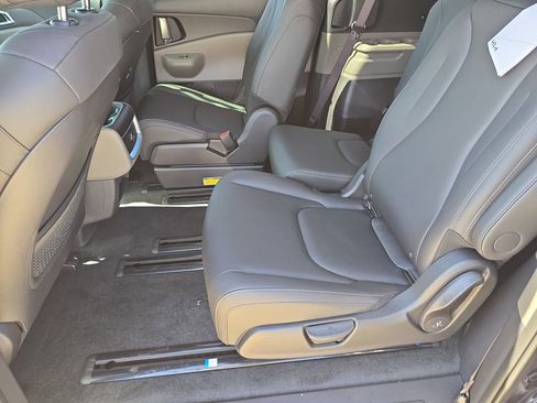 New 2026 Kia Carnival EX FWD image 17