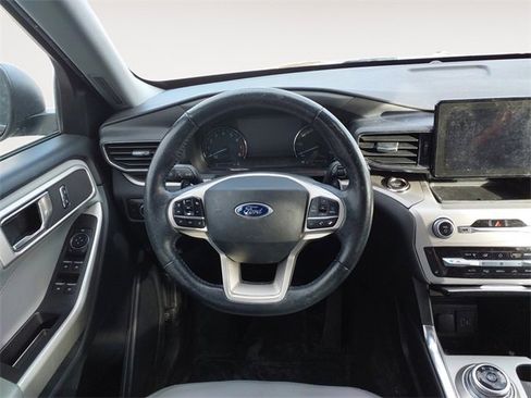 Used 2021 Ford Explorer XLT w/ Equipment Group 202A image 11