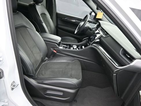 Used 2022 Jeep Grand Cherokee Altitude image 41