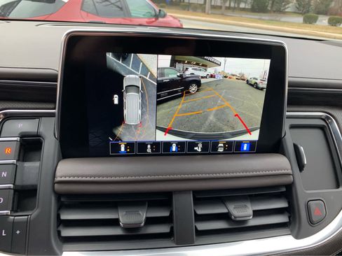 Used 2023 GMC Yukon SLT w/ SLT Luxury Package image 18