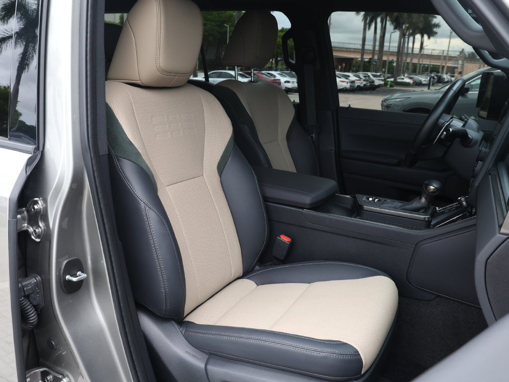 Used 2025 Lexus GX 550 AWD/4WD image 22