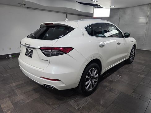 Used 2021 Maserati Levante GranLusso AWD/4WD image 25