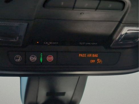Used 2023 Chevrolet Traverse RS FWD image 17