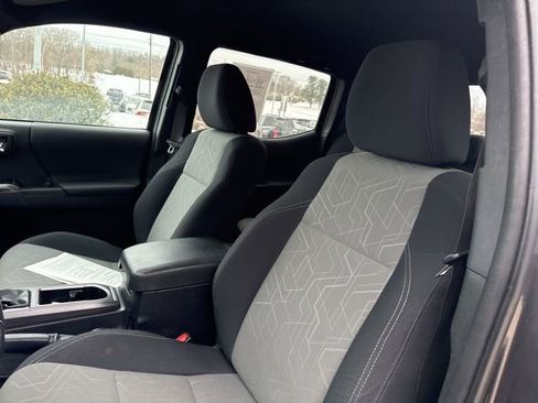 Used 2023 Toyota Tacoma TRD Off-Road image 24