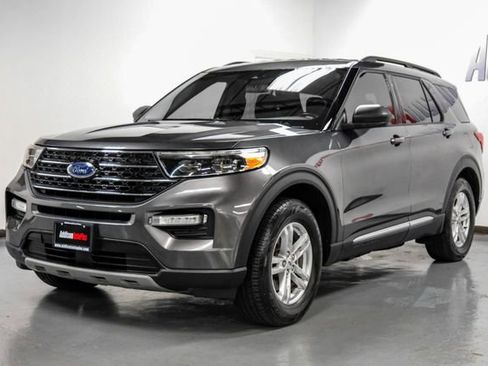 Used 2020 Ford Explorer XLT w/ Equipment Group 202A image 6