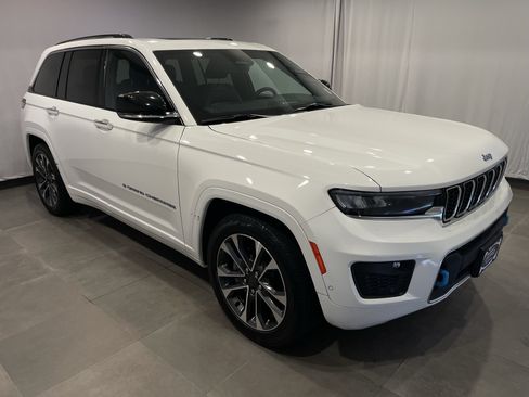 Used 2023 Jeep Grand Cherokee Overland AWD/4WD image 3