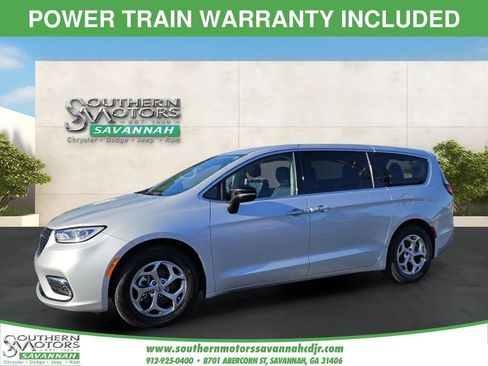 Used 2024 Chrysler Pacifica Limited FWD image 1