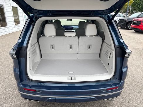 Certified 2025 Buick Enclave Avenir w/ Trailering Package, 5000 lbs. AWD/4WD image 10