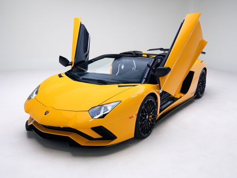 Used 2018 Lamborghini Aventador S image 38