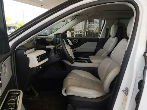 Certified 2025 Lincoln Aviator Reserve w/ Equipment Group 201A AWD/4WD image 11