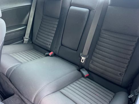Used 2013 Dodge Challenger SXT RWD image 4