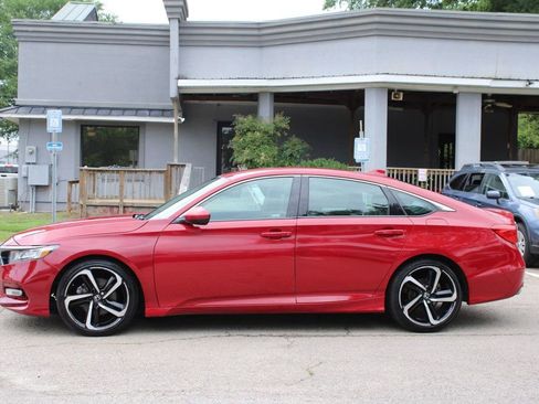 Used 2018 Honda Accord Sport image 4