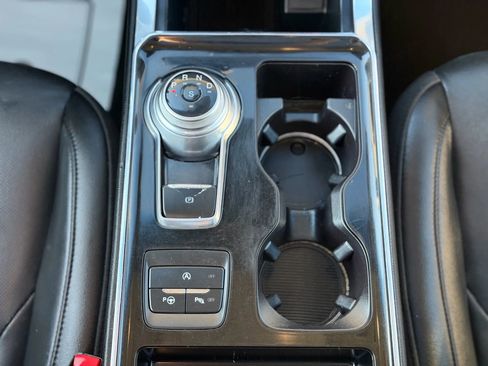 Used 2019 Ford Edge Titanium w/ Equipment Group 301A AWD/4WD image 30