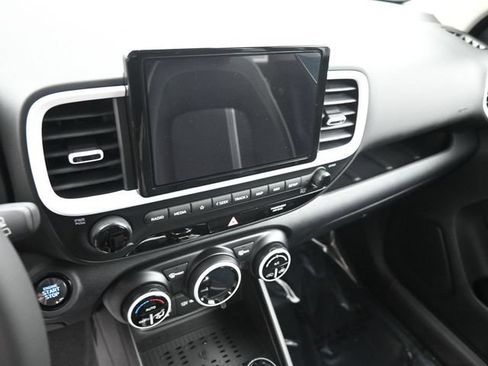 Used 2025 Hyundai Venue Limited FWD image 20
