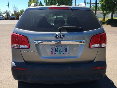 Used 2012 Kia Sorento LX w/ Third Row Pkg AWD/4WD image 5