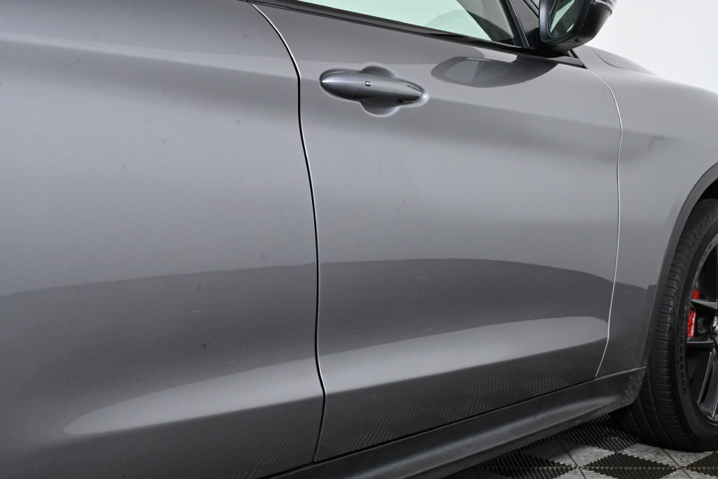 Used 2019 Alfa Romeo Stelvio Ti w/ Nero Edizione AWD/4WD image 11