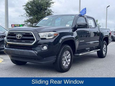 Used 2017 Toyota Tacoma SR5 w/ Tow Package RWD image 4