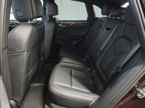 Certified 2025 Porsche Macan AWD/4WD image 20