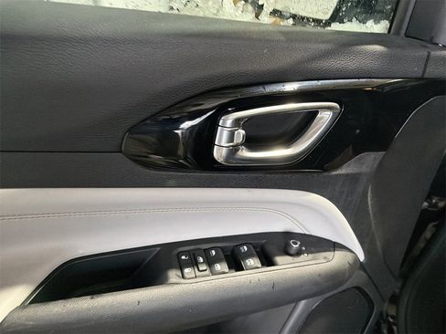 Used 2022 Jeep Compass Limited image 15